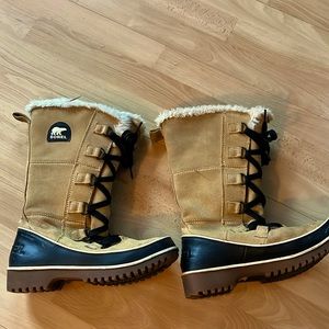 Partially worn lightly used size 7, water proof winter boots